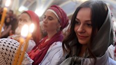 Прихожане во время пасхальной службы в храме Сошествия Святого Духа в Казани Прихожане во время пасхальной службы в храме Сошествия Святого Духа в Казани