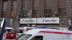 Спецслужбы на месте возгорания на улице Первомайской в Москве. 19 апреля 2018 Спецслужбы на месте возгорания на улице Первомайской в Москве. 19 апреля 2018