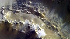 Цветная фотография кратера Королева, полученная камерой зонда ЭкзоМарс-TGO Цветная фотография кратера Королева, полученная камерой зонда ЭкзоМарс-TGO