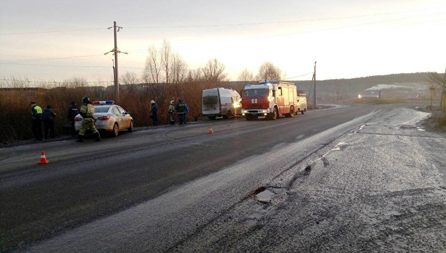 Аварийно-спасательные работы на месте ДТП в городе Сарапул, Удмуртия. 28 апреля 2018