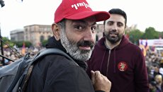 Лидер оппозиционного движения Мой шаг Никол Пашинян во время митинга на площади Республики в Ереване. Архивное фото Лидер оппозиционного движения Мой шаг Никол Пашинян во время митинга на площади Республики в Ереване. Архивное фото