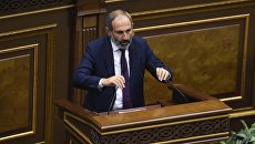 Кандидат в премьер-министры, лидер партии Елк Никол Пашинян на внеочередном заседании по выборам нового премьер-министра в парламенте Армении. 1 мая 2018 Кандидат в премьер-министры, лидер партии Елк Никол Пашинян на внеочередном заседании по выборам нового премьер-министра в парламенте Армении. 1 мая 2018