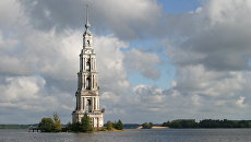 Колокольня Никольского собора в Калязине. Архивное фото. Колокольня Никольского собора в Калязине. Архивное фото.