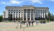 Участники траурных мероприятий у Дома профсоюзов. Архивное фото Участники траурных мероприятий у Дома профсоюзов. Архивное фото