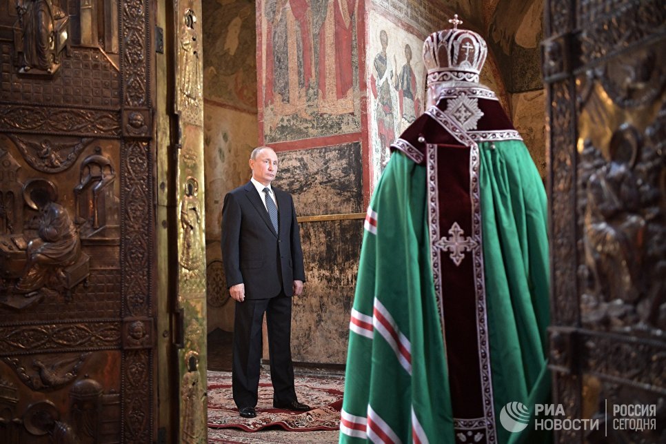 Президент РФ Владимир Путин и патриарх Московский и всея Руси Кирилл во время благодарственного молебна по случаю инаугурации. 7 мая 2018 Президент РФ Владимир Путин и патриарх Московский и всея Руси Кирилл во время благодарственного молебна по случаю инаугурации. 7 мая 2018