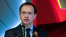 Исполняющий обязанности министра культуры Российской Федерации Владимир Мединский выступает на открытии зала исторической правды в Музее Победы в Москве. 8 мая 2018 Исполняющий обязанности министра культуры Российской Федерации Владимир Мединский выступает на открытии зала исторической правды в Музее Победы в Москве. 8 мая 2018