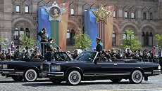 Главнокомандующий сухопутными войсками РФ Олег Салюков и исполняющий обязанности министра обороны РФ Сергей Шойгу на военном параде, посвященном 73-й годовщине Победы в ВОВ Главнокомандующий сухопутными войсками РФ Олег Салюков и исполняющий обязанности министра обороны РФ Сергей Шойгу на военном параде, посвященном 73-й годовщине Победы в ВОВ