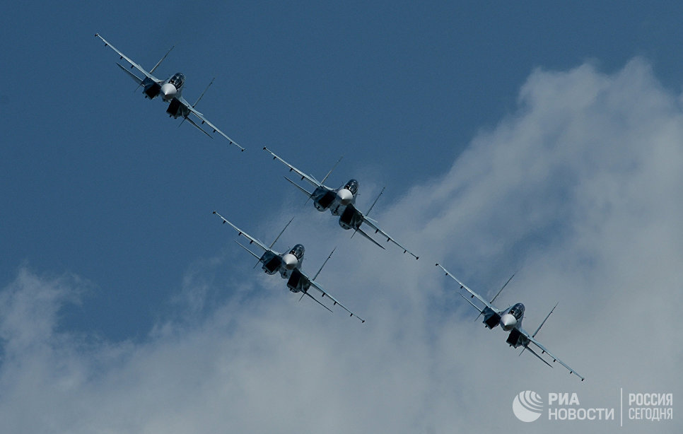 Истребители Су-30СМ пилотажной группы Соколы России во время празднования 80-летия Центра показа авиационной техники им. Кожедуба на аэродрома Кубинка. 12 мая 2018 Истребители Су-30СМ пилотажной группы Соколы России во время празднования 80-летия Центра показа авиационной техники им. Кожедуба на аэродрома Кубинка. 12 мая 2018