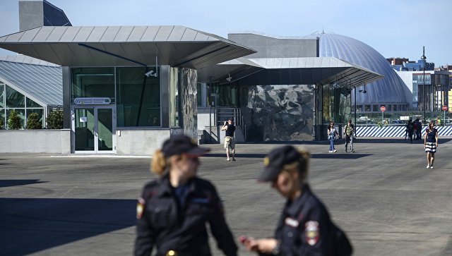 Вход станции метро Новокрестовская в Санкт-Петербурге. Архивное фото