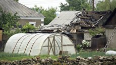 Последствия обстрела в Луганской области. Архивное фото Последствия обстрела в Луганской области. Архивное фото