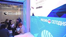 Посетители на стенде Международного информационного агентства Россия сегодня на Петербургском международном экономическом форуме 2018 Посетители на стенде Международного информационного агентства Россия сегодня на Петербургском международном экономическом форуме 2018