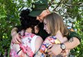 Призывник прощается с родными и близкими перед отправкой из Севастопольского военного комиссариата для похождения службы в Воздушно-космических силах Призывник прощается с родными и близкими перед отправкой из Севастопольского военного комиссариата для похождения службы в Воздушно-космических силах