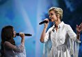 Певица Полина Гагарина выступает на церемонии торжественного открытия Петербургского международного экономического форума Певица Полина Гагарина выступает на церемонии торжественного открытия Петербургского международного экономического форума