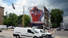 Граффити, посвященное чемпионату мира по футболу-2018, нарисованное на стене жилого дома в Москве Граффити, посвященное чемпионату мира по футболу-2018, нарисованное на стене жилого дома в Москве