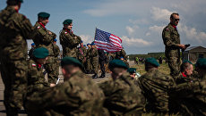 Флаг США на военной базе в Польше. Архивное фото Флаг США на военной базе в Польше. Архивное фото