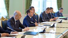 Премьер-министр РФ Дмитрий Медведев принял участие в заседании Совета глав правительств СНГ в Душанбе. 1 июня 2018 Премьер-министр РФ Дмитрий Медведев принял участие в заседании Совета глав правительств СНГ в Душанбе. 1 июня 2018