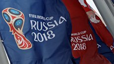 Флаги с символикой чемпионата мира по футболу 2018. Архивное фото Флаги с символикой чемпионата мира по футболу 2018. Архивное фото