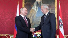 Президент РФ Владимир Путин и федеральный президент Австрийской Республики Александр Ван дер Беллен во время встречи во дворце Хофбург в Вене. 5 июня 2018 Президент РФ Владимир Путин и федеральный президент Австрийской Республики Александр Ван дер Беллен во время встречи во дворце Хофбург в Вене. 5 июня 2018