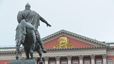 Здание Мэрии Москвы и памятник Юрию Долгорукому. Архивное фото Здание Мэрии Москвы и памятник Юрию Долгорукому. Архивное фото
