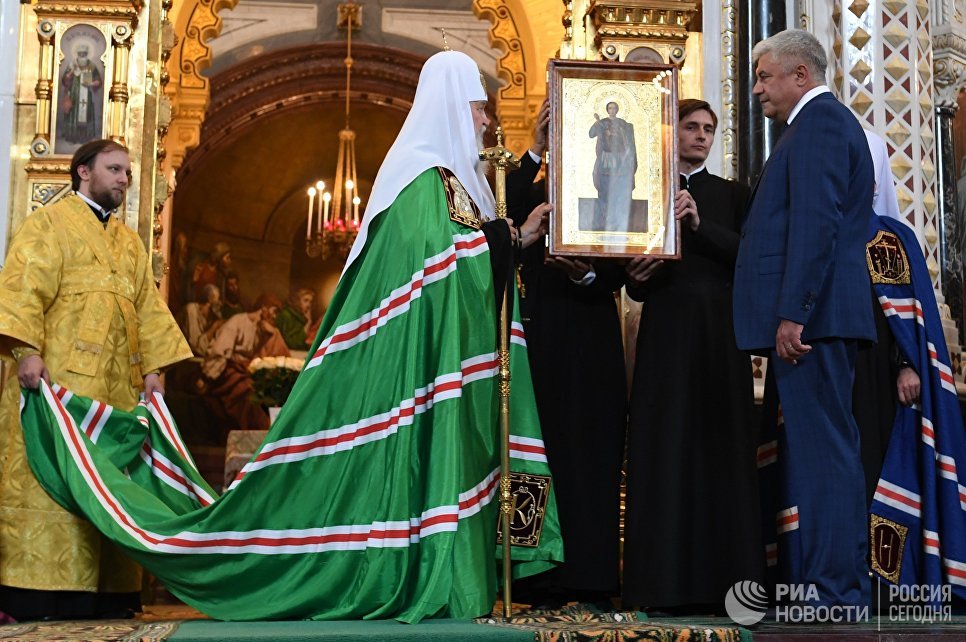 Министр внутренних дел России Владимир Колокольцев на церемонии передачи десяти старинных икон патриарху Московскому и всея Руси Кириллу Министр внутренних дел России Владимир Колокольцев на церемонии передачи десяти старинных икон патриарху Московскому и всея Руси Кириллу