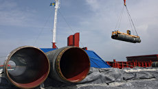 Подготовка к прокладке труб газопровода по дну Балтийского моря в порту Визби на острове Готланд Подготовка к прокладке труб газопровода по дну Балтийского моря в порту Визби на острове Готланд