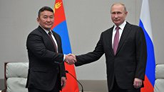 Владимир Путин и президент Монголии Халтмаагийн Баттулга во время встречи на полях саммита ШОС. 9 июня 2018 Владимир Путин и президент Монголии Халтмаагийн Баттулга во время встречи на полях саммита ШОС. 9 июня 2018