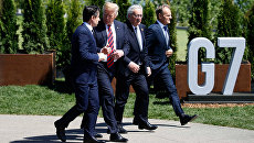 Премьер-министр Италии Джузеппе Конте, президент США Дональд Трамп, президент Еврокомиссии Жан-Клод Юнкер и президентом Европейского совета Дональд Туск на саммите G7 в Квебеке Премьер-министр Италии Джузеппе Конте, президент США Дональд Трамп, президент Еврокомиссии Жан-Клод Юнкер и президентом Европейского совета Дональд Туск на саммите G7 в Квебеке