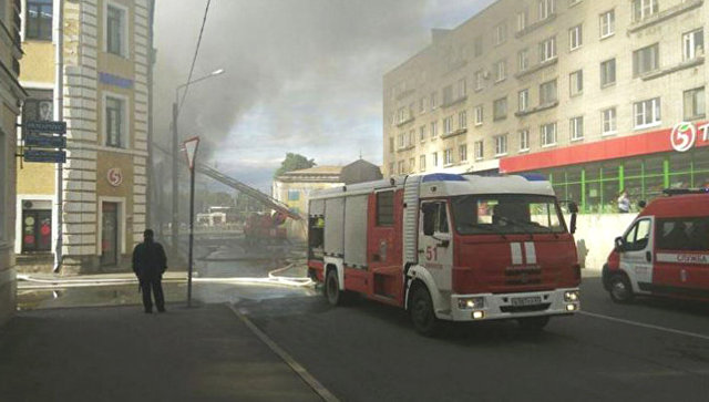 Горение в торговом центре Меньшиков холл в Петродворцовом районе. 9 июня 2018