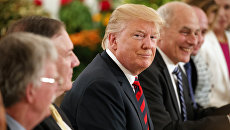 Президент США Дональд Трамп во время встречи с премьер-министром Сингапура Ли Сянь Лунгом перед саммитом с лидером Северной Кореи Ким Чен Ыном. 11 июня 2018 Президент США Дональд Трамп во время встречи с премьер-министром Сингапура Ли Сянь Лунгом перед саммитом с лидером Северной Кореи Ким Чен Ыном. 11 июня 2018