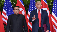 Лидер КНДР Ким Чен Ын и президент США Дональд Трамп во время встречи в Сингапуре. 12 июня 2018 Лидер КНДР Ким Чен Ын и президент США Дональд Трамп во время встречи в Сингапуре. 12 июня 2018