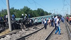 На месте схода вагонов пассажирского поезда в Жамбылской области Казахстана. 17 июня 2018 На месте схода вагонов пассажирского поезда в Жамбылской области Казахстана. 17 июня 2018
