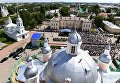 Кремлевская площадь у стен Вологодского кремля и Софийского собора, где патриарх Московский и Всея Руси Кирилл отслужил литургию в праздник в честь вологодских святых Кремлевская площадь у стен Вологодского кремля и Софийского собора, где патриарх Московский и Всея Руси Кирилл отслужил литургию в праздник в честь вологодских святых