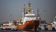 Судно Aquarius с мигрантами на борту. Архивное фото Судно Aquarius с мигрантами на борту. Архивное фото