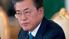 Президент Республики Корея Мун Чжэ Ин во время беседы с президентом РФ Владимиром Путиным в Кремле. 22 июня 2018 Президент Республики Корея Мун Чжэ Ин во время беседы с президентом РФ Владимиром Путиным в Кремле. 22 июня 2018