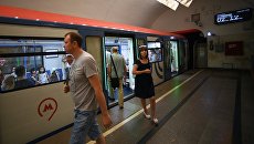 Поезд Москва в московском метрополитене Поезд Москва в московском метрополитене