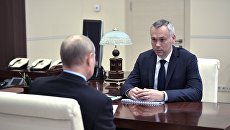 Президент РФ Владимир Путин и временно исполняющий обязанности губернатора Новосибирской области Андрей Травников во время встречи. 2 июля 2018 Президент РФ Владимир Путин и временно исполняющий обязанности губернатора Новосибирской области Андрей Травников во время встречи. 2 июля 2018
