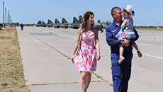 Во время встречи пилотов штурмовиков Су-25 на военном аэродроме Краснодарского края после командировки в Сирию Во время встречи пилотов штурмовиков Су-25 на военном аэродроме Краснодарского края после командировки в Сирию