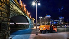 На улицы Москвы вышла уборочная техника, украшенная наклейками в виде мячей в честь чемпионата мира по футболу На улицы Москвы вышла уборочная техника, украшенная наклейками в виде мячей в честь чемпионата мира по футболу
