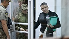 Надежда Савченко на заседании Шевченковского районного суда в Киеве. Архивное фото Надежда Савченко на заседании Шевченковского районного суда в Киеве. Архивное фото