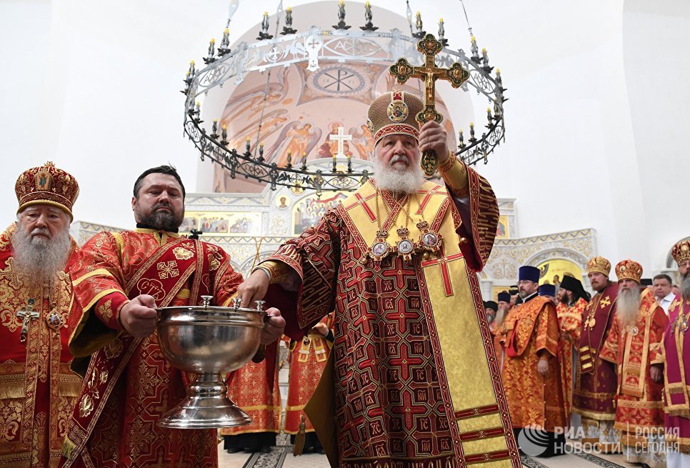 Патриарх Московский и Всея Руси Кирилл совершает великое освящение храма Федоровской иконы Божией Матери Патриарх Московский и Всея Руси Кирилл совершает великое освящение храма Федоровской иконы Божией Матери