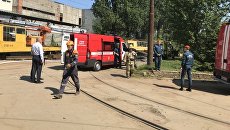 Сотрудники МЧС на месте взрыва баллона с пропаном в промышленной зоне в Калининском районе Санкт-Петербурга. 17 июля 2018 Сотрудники МЧС на месте взрыва баллона с пропаном в промышленной зоне в Калининском районе Санкт-Петербурга. 17 июля 2018