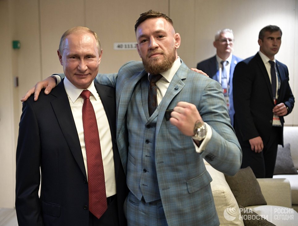 Президент РФ Владимир Путин и ирландский боец без правил Конор Макгрегор Президент РФ Владимир Путин и ирландский боец без правил Конор Макгрегор