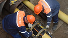 Рабочие Мосгаза укладывают новый газопровод. Архивное фото Рабочие Мосгаза укладывают новый газопровод. Архивное фото