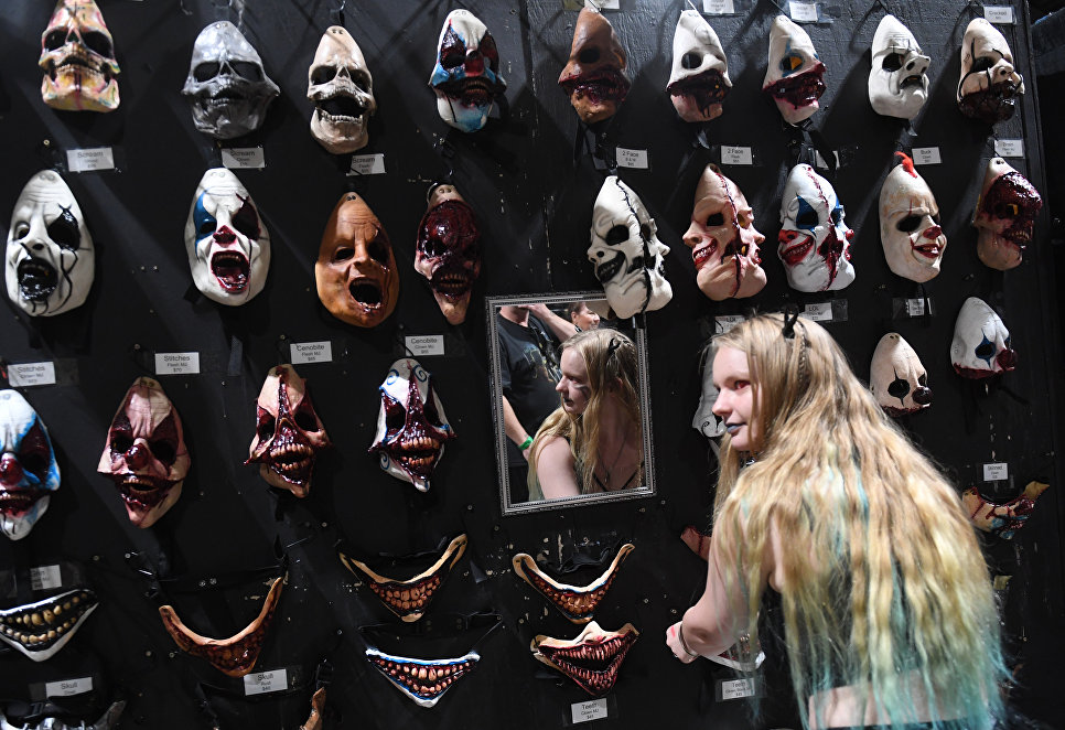 Ежегодный фестиваль Midsummer Scream Horror Convention в Лонг-Бич, штат Калифорния, США Ежегодный фестиваль Midsummer Scream Horror Convention в Лонг-Бич, штат Калифорния, США