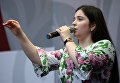 Финалистка первого сезона шоу Голос. Дети во время концерта на фестивале Многонациональная Россия в Москве Финалистка первого сезона шоу Голос. Дети во время концерта на фестивале Многонациональная Россия в Москве