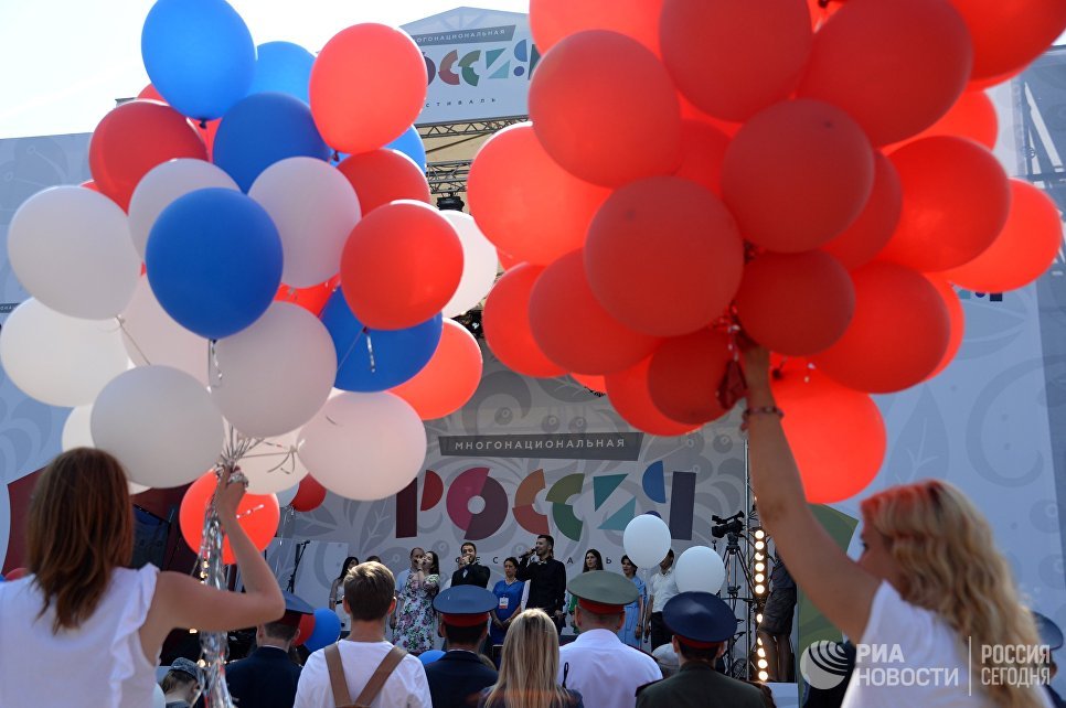Участники фестиваля Многонациональная Россия в Москве Участники фестиваля Многонациональная Россия в Москве