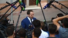 Адвокат юмориста Евгения Петросяна Сергей Жорин отвечает на вопросы журналистов. Архивное фото Адвокат юмориста Евгения Петросяна Сергей Жорин отвечает на вопросы журналистов. Архивное фото