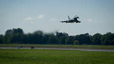 Истребитель Eurofighter на авиабазе Эмари в Эстонии Истребитель Eurofighter на авиабазе Эмари в Эстонии
