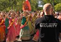 Участники фестиваля индийской культуры, посвященного Дню независимости Индии, в парке Сокольники в Москве Участники фестиваля индийской культуры, посвященного Дню независимости Индии, в парке Сокольники в Москве