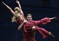 Артисты в сцене из спектакля Рождение Феникса (Vertigo Dance Company, Израиль) в рамках фестиваля современного танца Open Look в Санкт-Петербурге Артисты в сцене из спектакля Рождение Феникса (Vertigo Dance Company, Израиль) в рамках фестиваля современного танца Open Look в Санкт-Петербурге